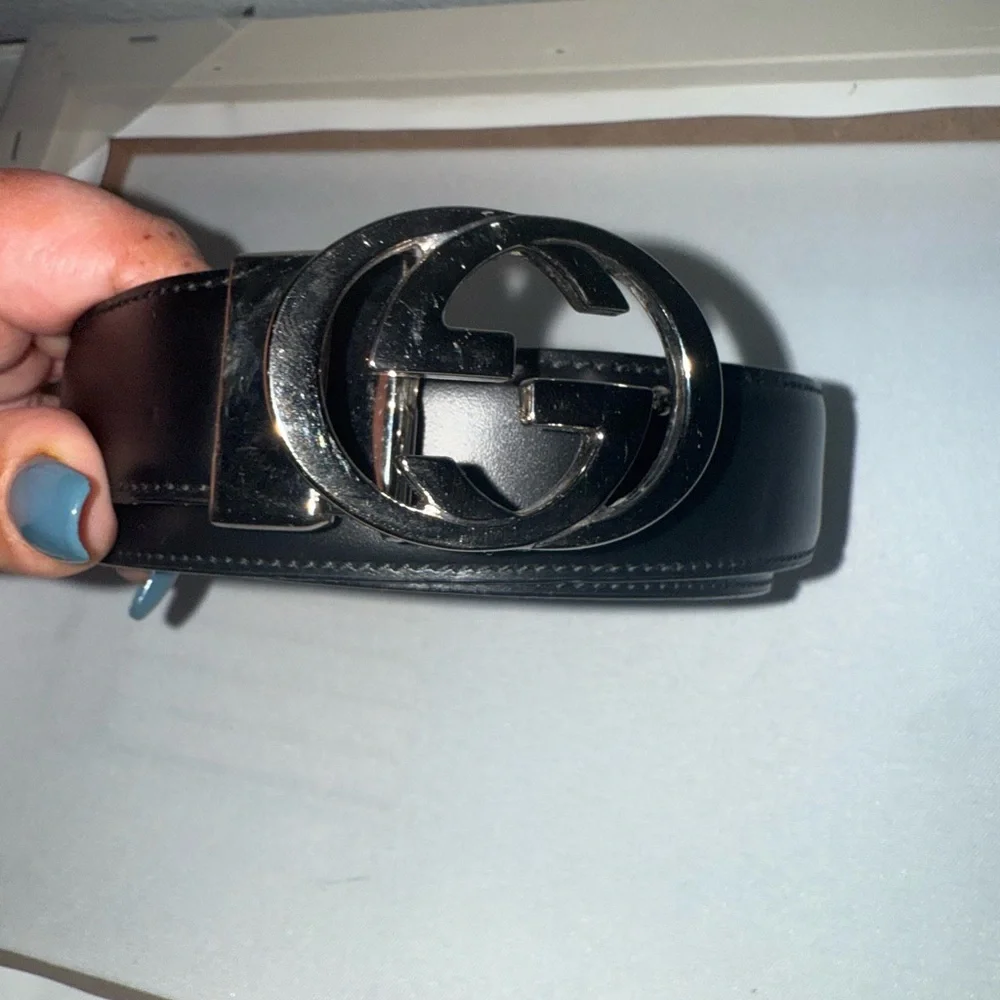 Used men’s reversible Gucci Leather Belt with Silver Clasp like new